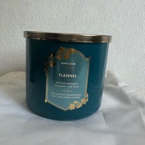 White Barn Flannel Scented Candle - Blue